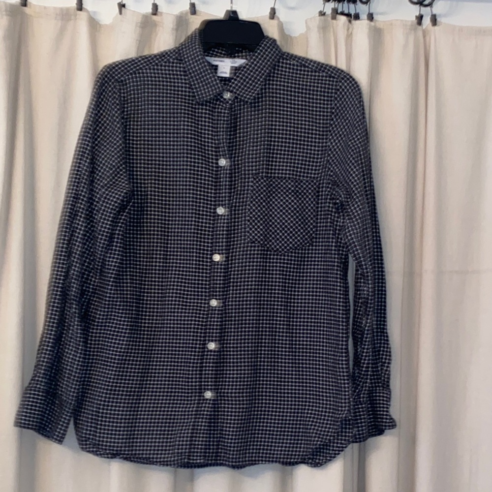 Old Navy women’s black and white plaid shirt